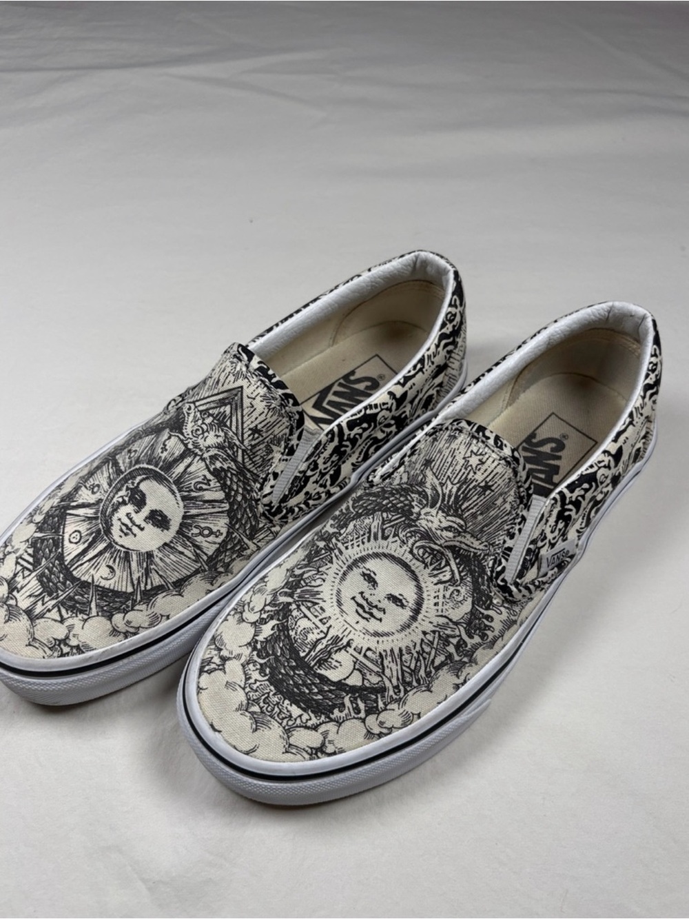 Vans Black & White Slip-On Loafers with Sun and Celestial Graphic Sz Womens 7.5